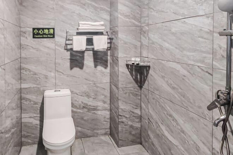 Bathroom, Mojiang XinXing Business Hotel, Pu'er
