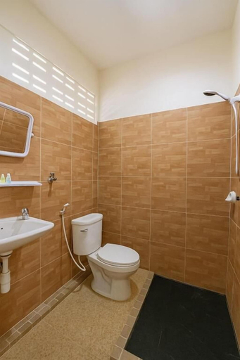 Bathroom 5, Sundiva Guest House, Pulau Phuket