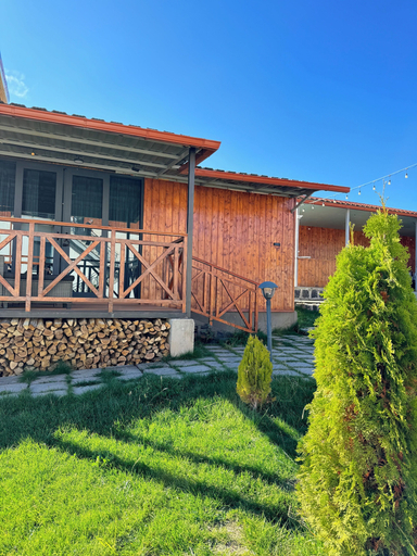 Front of property 4, Aparan Guest House