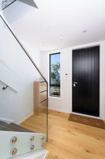 Property entrance, The Alpine Lakeview Luxe Retreat, Queenstown-Lakes