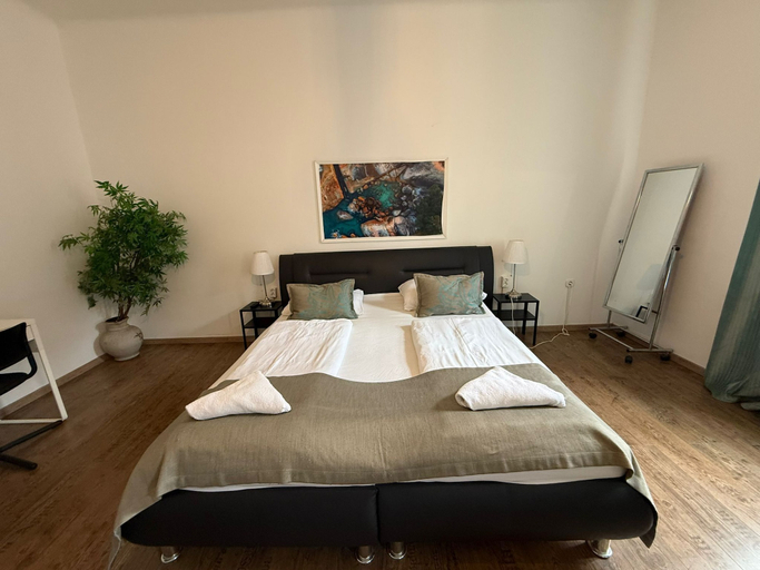 Room 4, Affordable 2BR Apt Superb Location, Wien