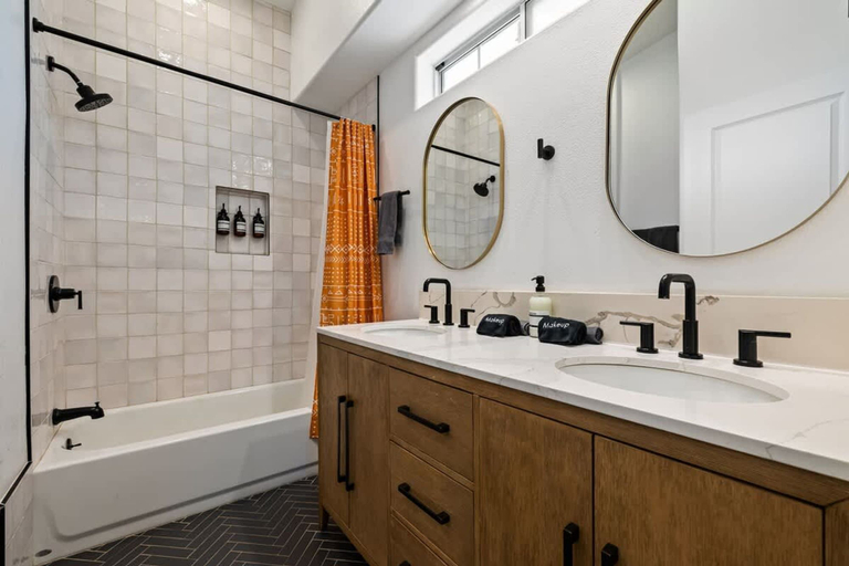 Bathroom 4, J-tree Bungalow With Large Hot Tub Views Patio, San Bernardino