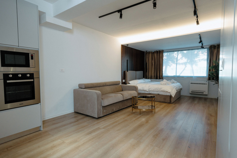 Room 4, Noon Central Hotel, Tiranës