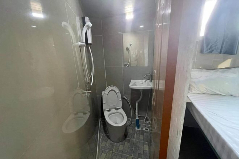 Bathroom 3, Charinsup Pinklao Hotel, Bang Kruai