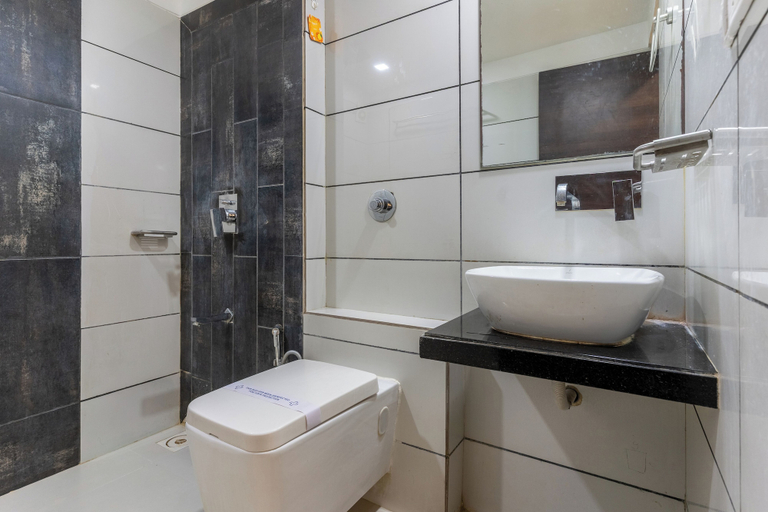 Bathroom 3, Hotel Summit, Ahmadabad