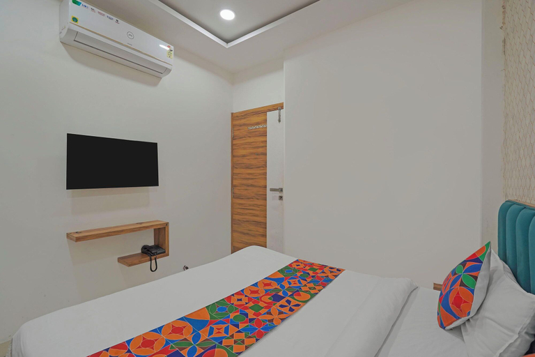 Room 2, Fabexpress Shyam Palace, Indore