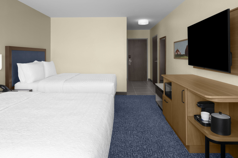 Bedroom 3, Hampton Inn & Suites By Hilton Long Island Farmingdale, Suffolk