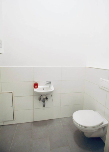 Bathroom 4, Charming 3BR Apt Close to Augarten Park, Wien