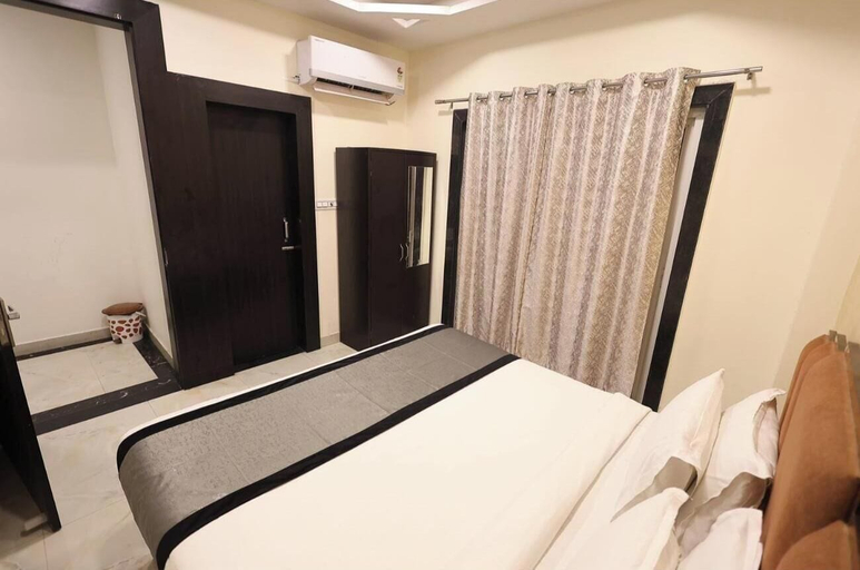 Room 5, Hotel Royal Bliss, Kanpur Nagar