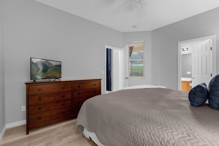 Room 2, Davenport Luxury 8-Guest Villa, Polk