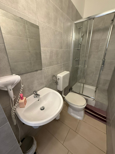 Bathroom 5, Smart 2BR Apt Close to Westbahnhof, Wien