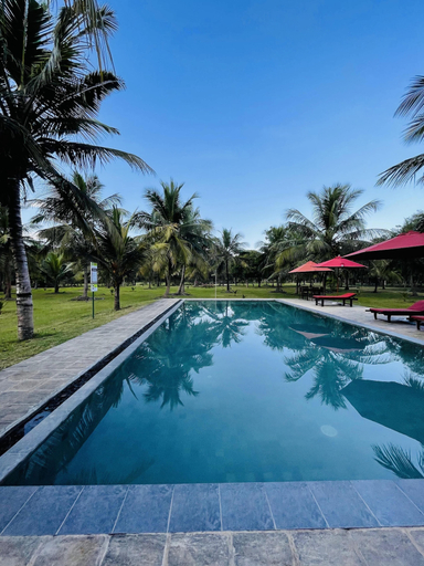Outdoor pool, Governors Camp Wilpattu, Vanathavilluwa