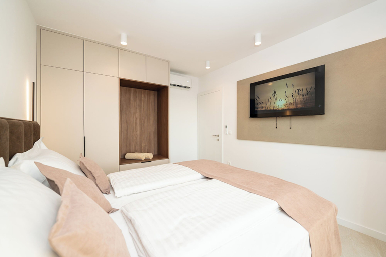 Room 2, Bumblebee apartments & rooms with pool, Novalja