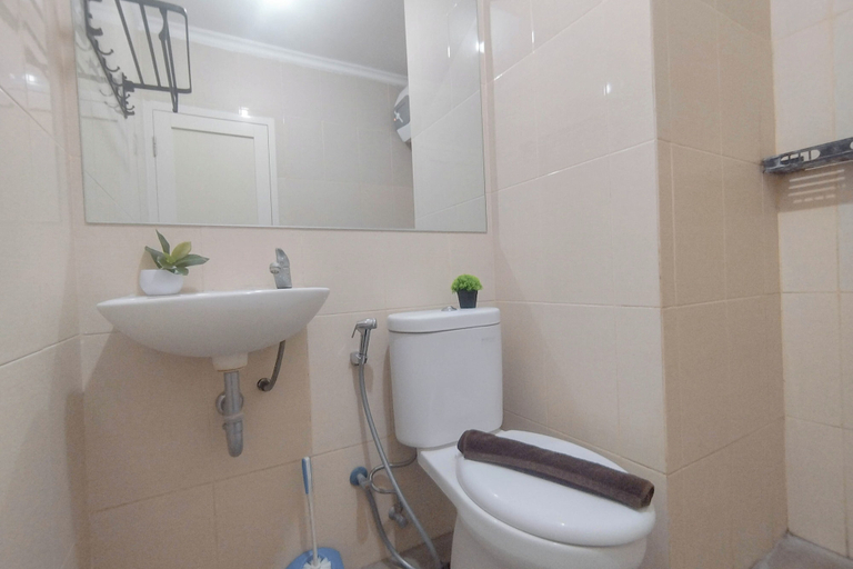 Bathroom 2, 2Br Near Iph School At Bale Hinggil Apartment, Surabaya