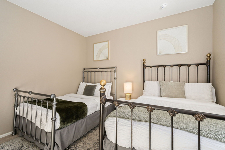 Room 5, Windshire Retreat Pool, Garage & Pet-friendly, Weld