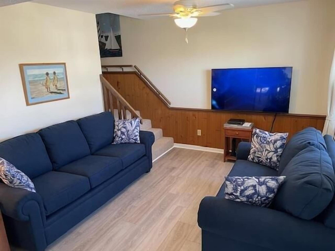 Living area, Pirate's Den 3 Bedroom Home by RedAwning, Brunswick