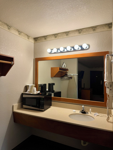Bathroom 4, Twin Lakes Inn and RV, Haskell