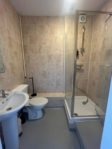 Bathroom 4, The George Inn, Warwickshire