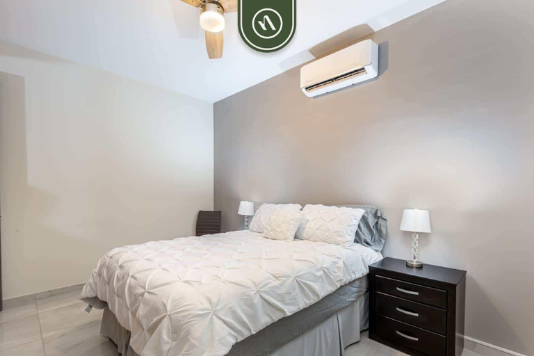 Room 5, New 2 BR Condo With Private Terrace - BBQ, La Paz