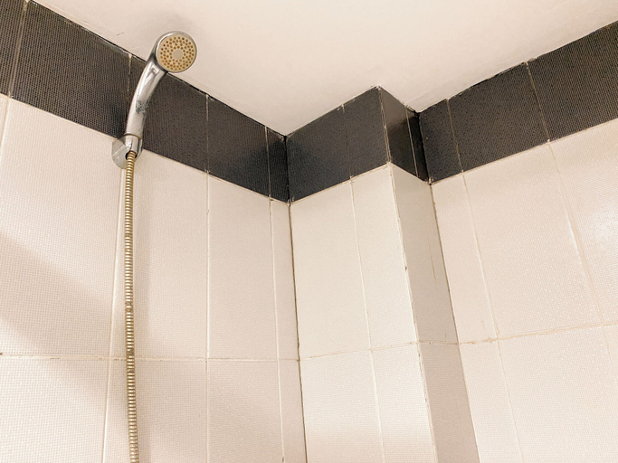 Bathroom 2, 2Br Near Mall At Cinere Bellevue Suites Apartment, Depok