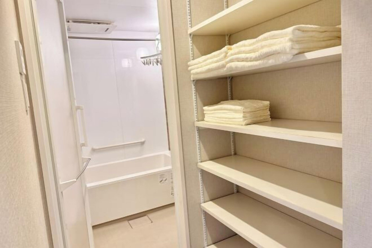 Bathroom 4, Luxurious stay with a rooftop balcony of over 100 square meters!, Setagaya