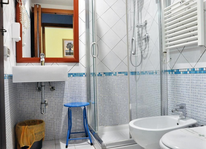 Bathroom 5, Affittacamere Aiosardegna, Cagliari