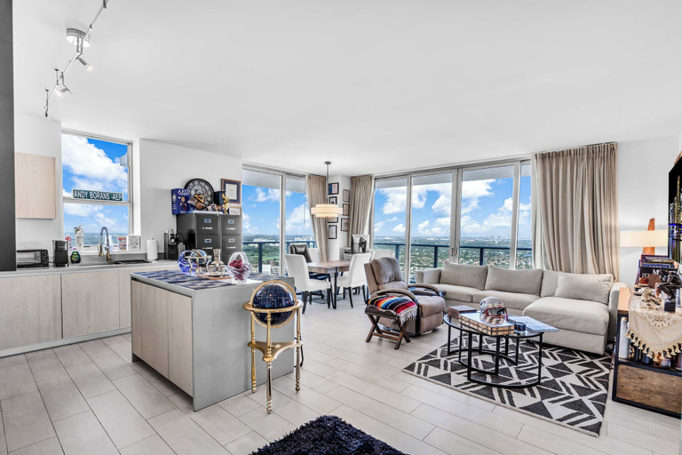 Primary image, Eagle View Luxury Stay for 4, Broward