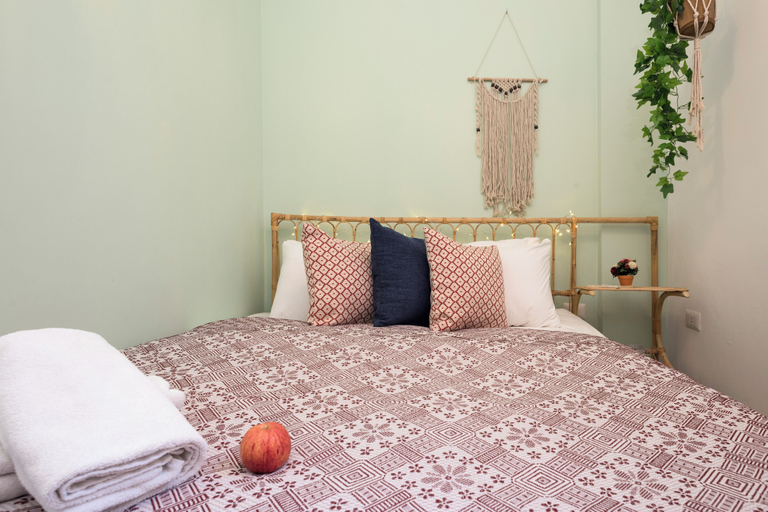 Room 2, Boho-Chic Cozy 2BR - Apt & Balcony in Mar Mikhael, Beirut