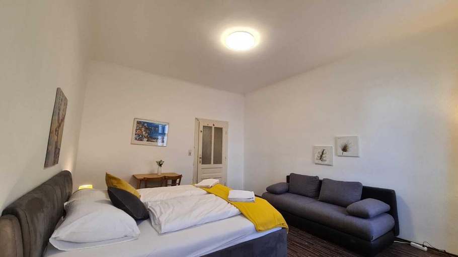 Room 2, Cozy 1BR Apt Long Stay for 3 Guests, Wien