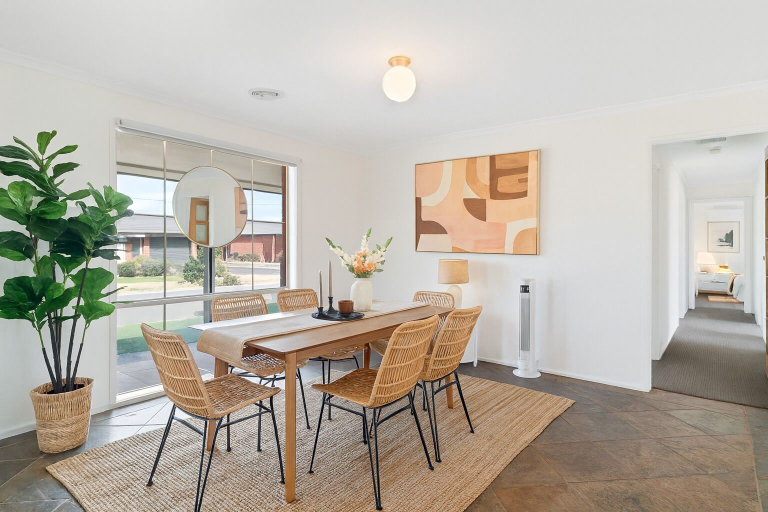 In-room dining 4, Family Oasis near Watergardens Parking, Brimbank - Keilor