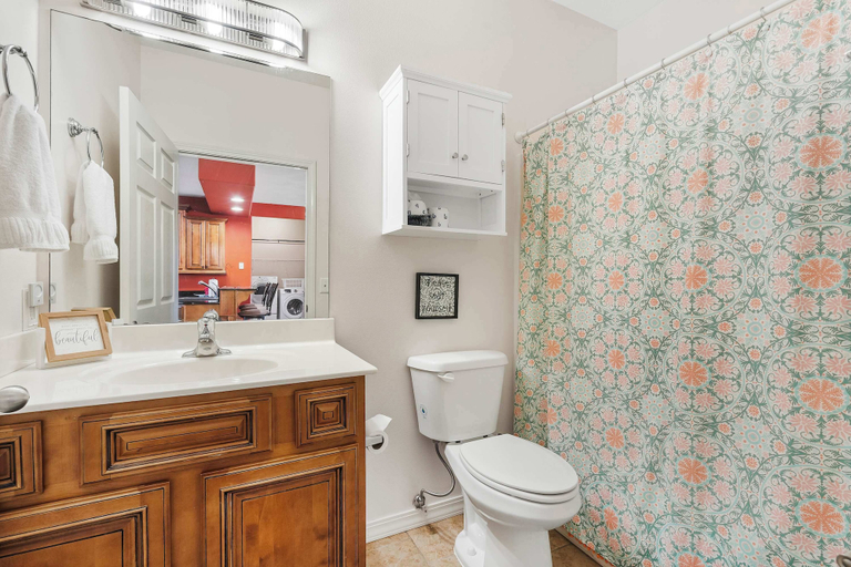Bathroom 4, Rockwood Lakeview Getaway Incredible Location!, Stone