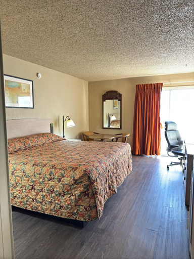 Bedroom 5, American Inn & RV Park, Bosque