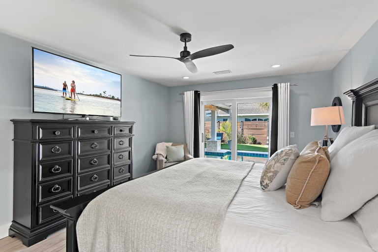 Room 2, Secret Beach House, Walton