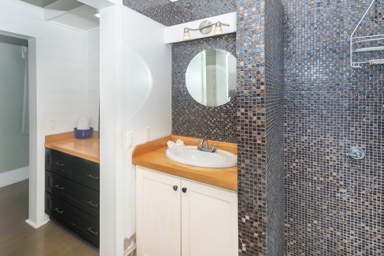 Bathroom 4, Casa Afortunada 4 Bedroom Home, Roatán