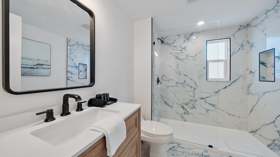 Bathroom 5, Coastal Cottage 2 Bedroom Home, Sarasota