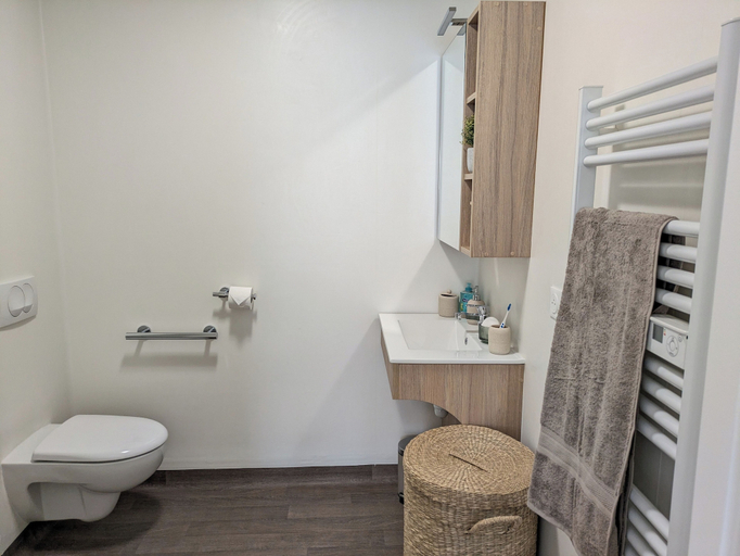 Bathroom 3, Résidence de Chelles, Seine-et-Marne