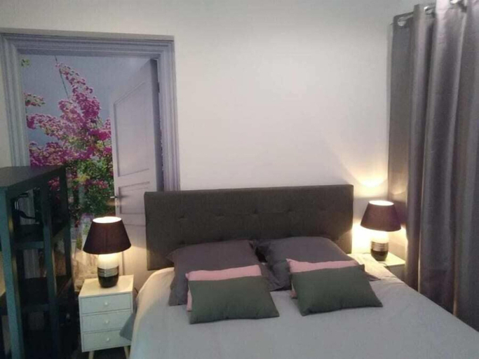 Bedroom 4, Chambre d'Hôtes Les Macarons de Tata, Gironde