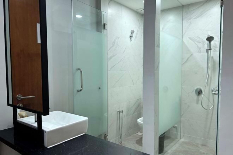 Bathroom 4, Crosview, Larut and Matang
