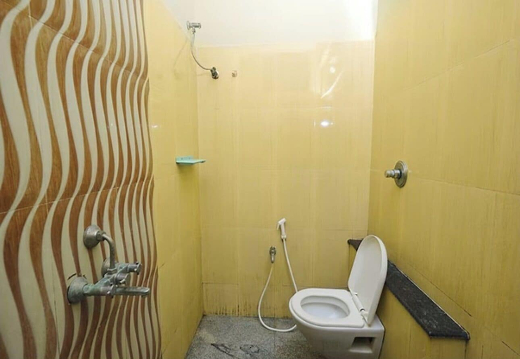 Bathroom 5, Hotel Danaa Towers, Puducherry