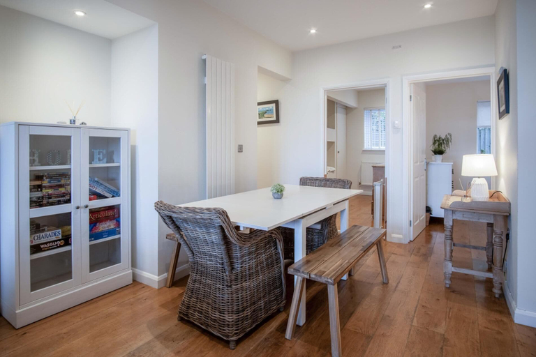 Dining 5, Ty Gwawr - 3 Bedroom Apt - Bayview Oxwich, Swansea