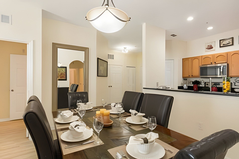 Dining 4, Windsor Hills 3BR Condo Near Disney, Osceola