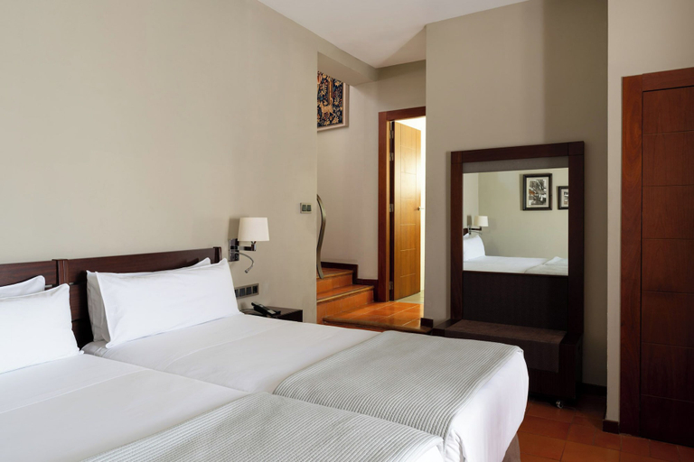 Bedroom 2, Parador de Cáceres, Cáceres
