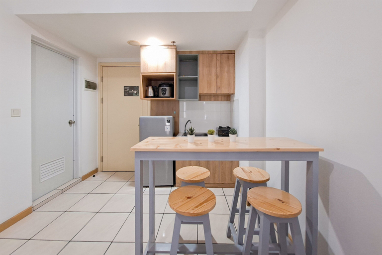 Private kitchen 2, Best Location 2Br Apartment At M-Town Residence Near Summarecon Mall, Tangerang