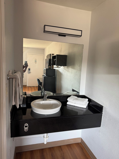 Bathroom 5, Motel 6 Gulfport, MS – Airport, Harrison