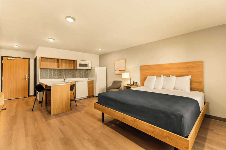 Room 5, LivAway Suites Orem-Vineyard, Utah