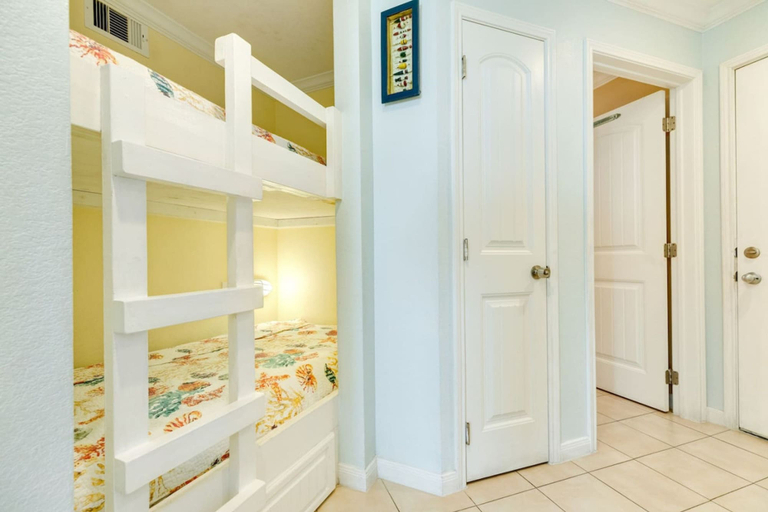 Room 4, Beautiful Blue Heron Sleeps 6 Great Views, Galveston