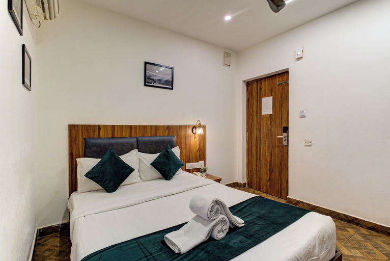 Room 4, Emerald Suites By Classio, Bangalore