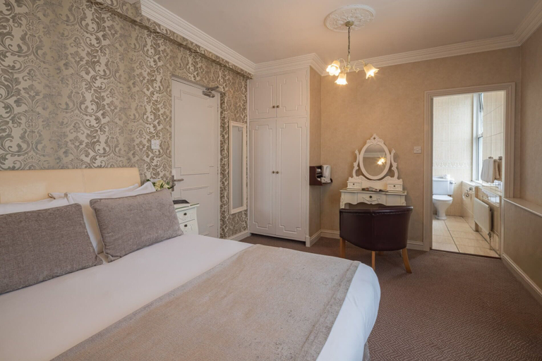 Bedroom 4, Dooly's Hotel