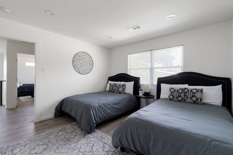 Room 2, Urban Retreat With Pool Near Downtown Dallas, Dallas