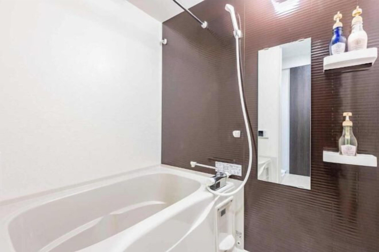 Bathroom 4, FDS Plaisir, Osaka